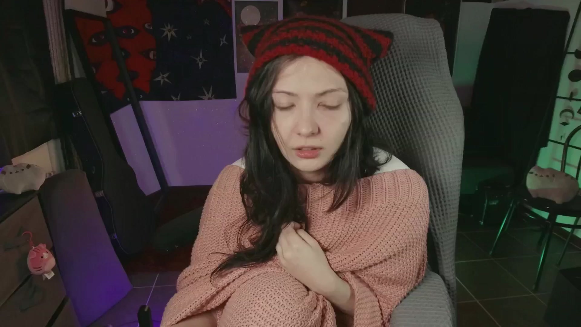 Gallery image thumbnail from RoomToAvoid's myfreecams stream on, 07/11/2024, 22:59 image 1 of 20