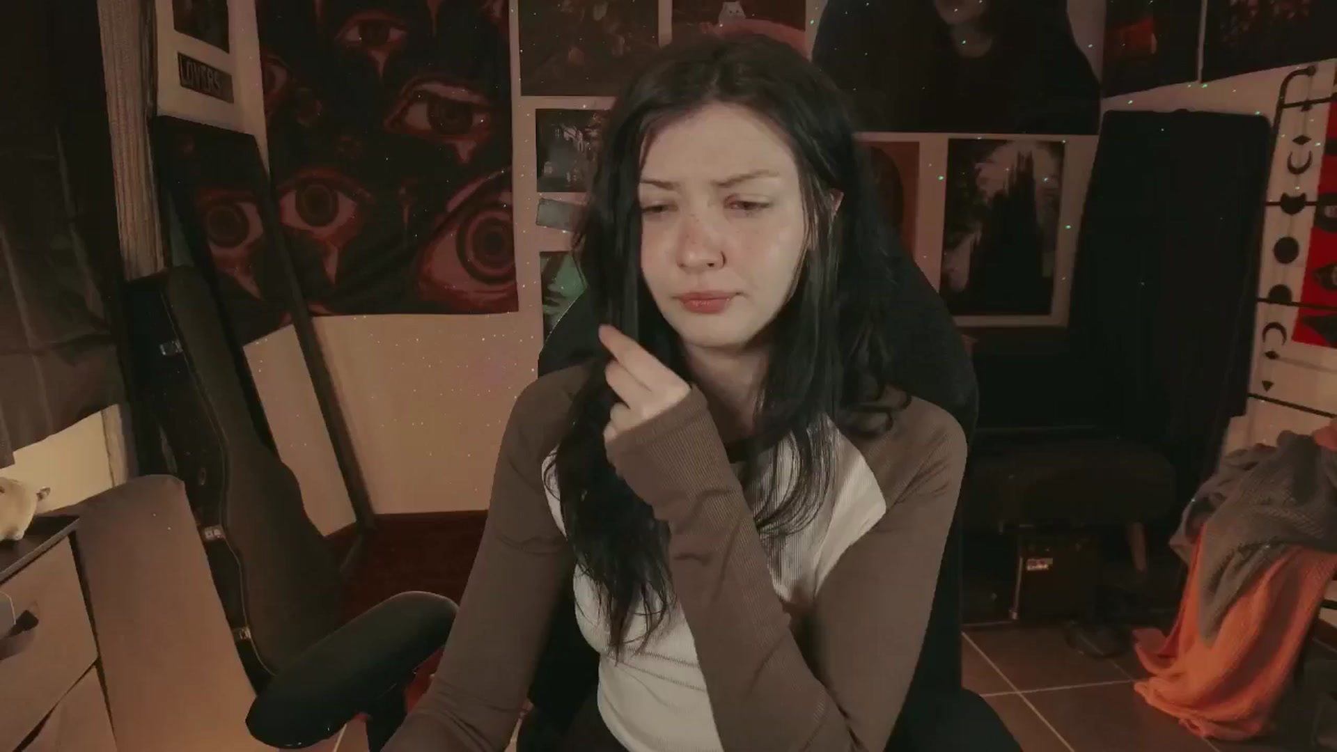 Gallery image thumbnail from RoomToAvoid's myfreecams stream on, 07/15/2024, 02:15 image 2 of 20