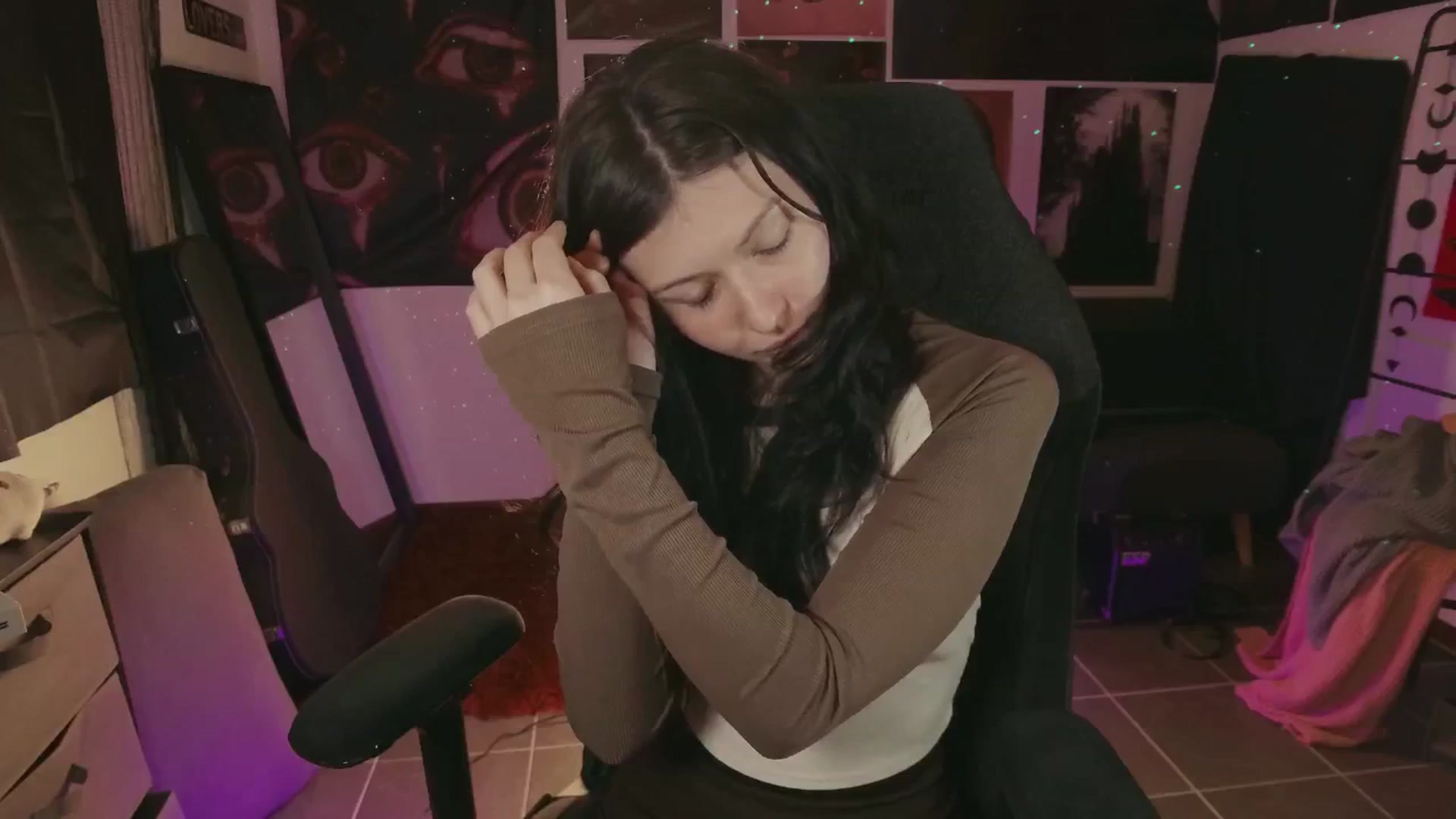 Gallery image thumbnail from RoomToAvoid's myfreecams stream on, 07/15/2024, 04:55 image 11 of 20