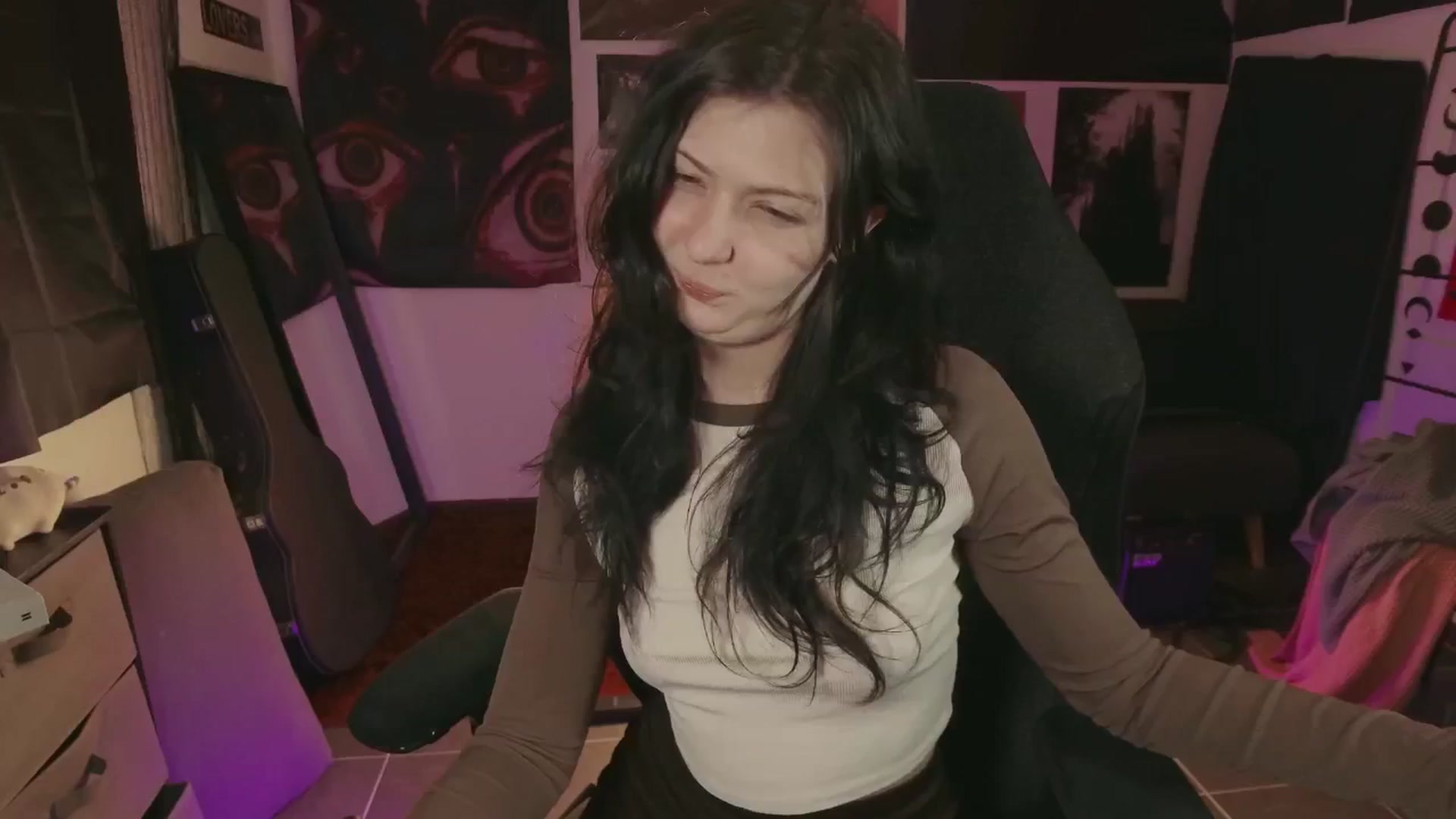 Gallery image thumbnail from RoomToAvoid's myfreecams stream on, 07/15/2024, 04:55 image 18 of 20