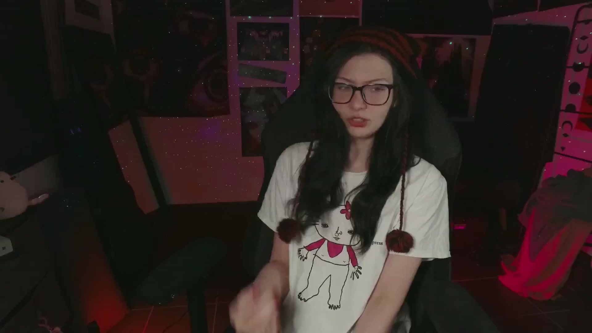 Gallery image thumbnail from RoomToAvoid's myfreecams stream on, 07/16/2024, 05:18 image 1 of 20