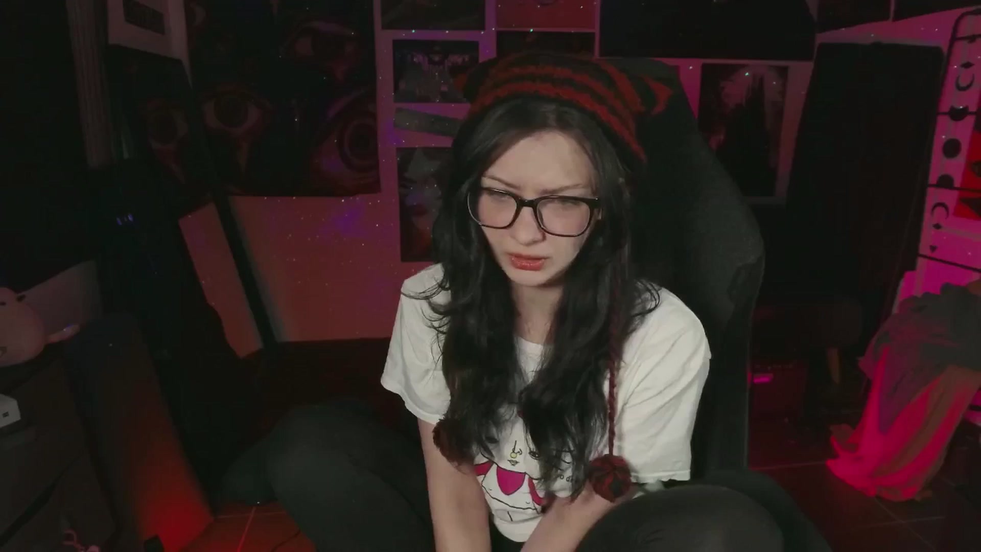 Gallery image thumbnail from RoomToAvoid's myfreecams stream on, 07/16/2024, 05:18 image 2 of 20