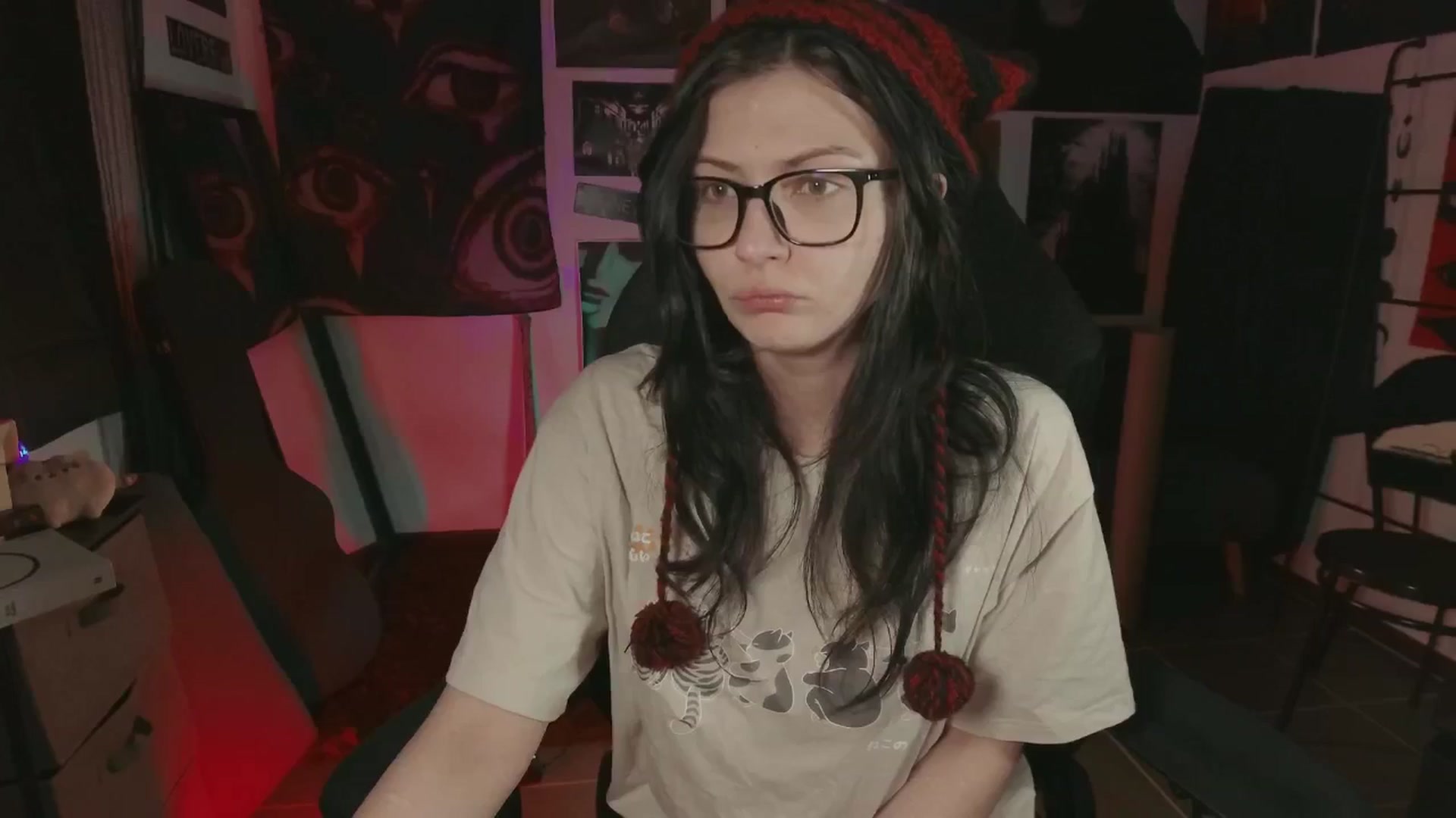 Gallery image thumbnail from RoomToAvoid's myfreecams stream on, 07/21/2024, 07:26 image 16 of 20