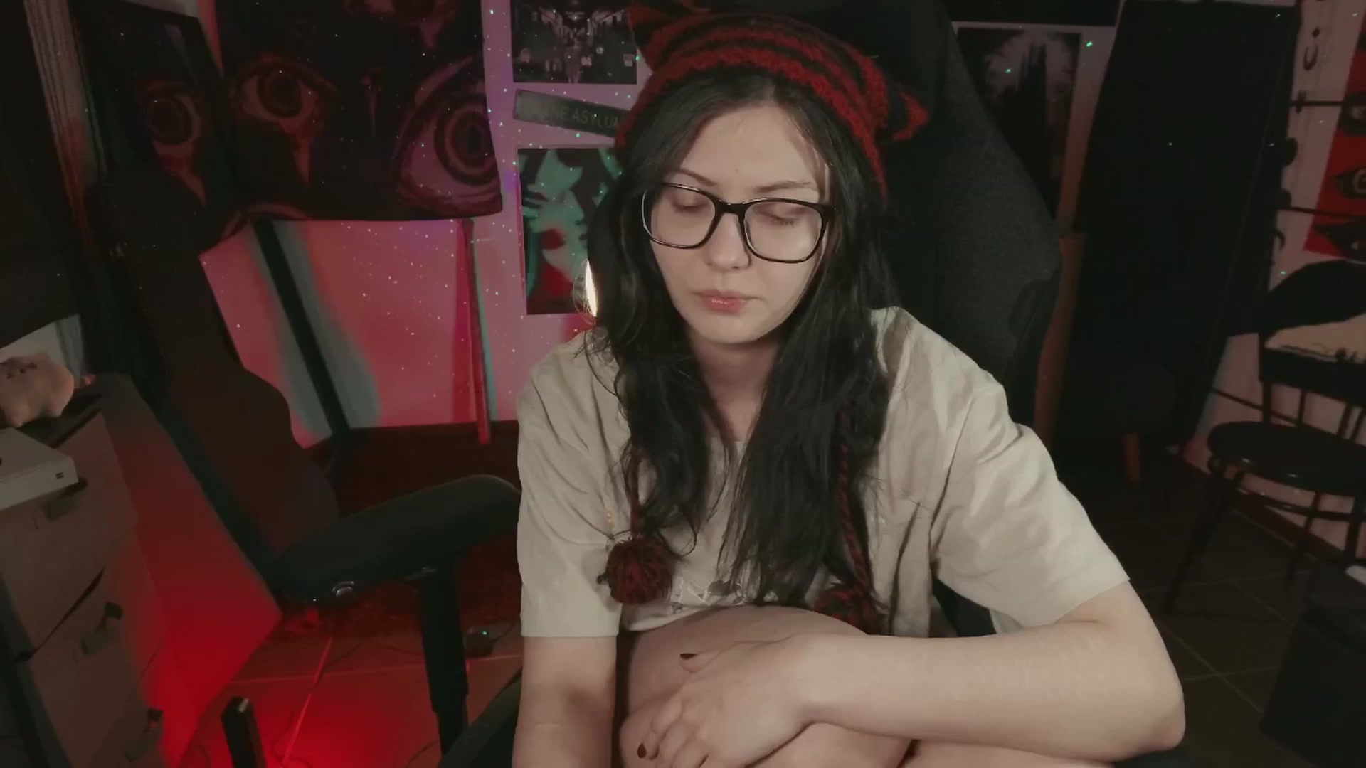 Gallery image thumbnail from RoomToAvoid's myfreecams stream on, 07/21/2024, 07:26 image 17 of 20
