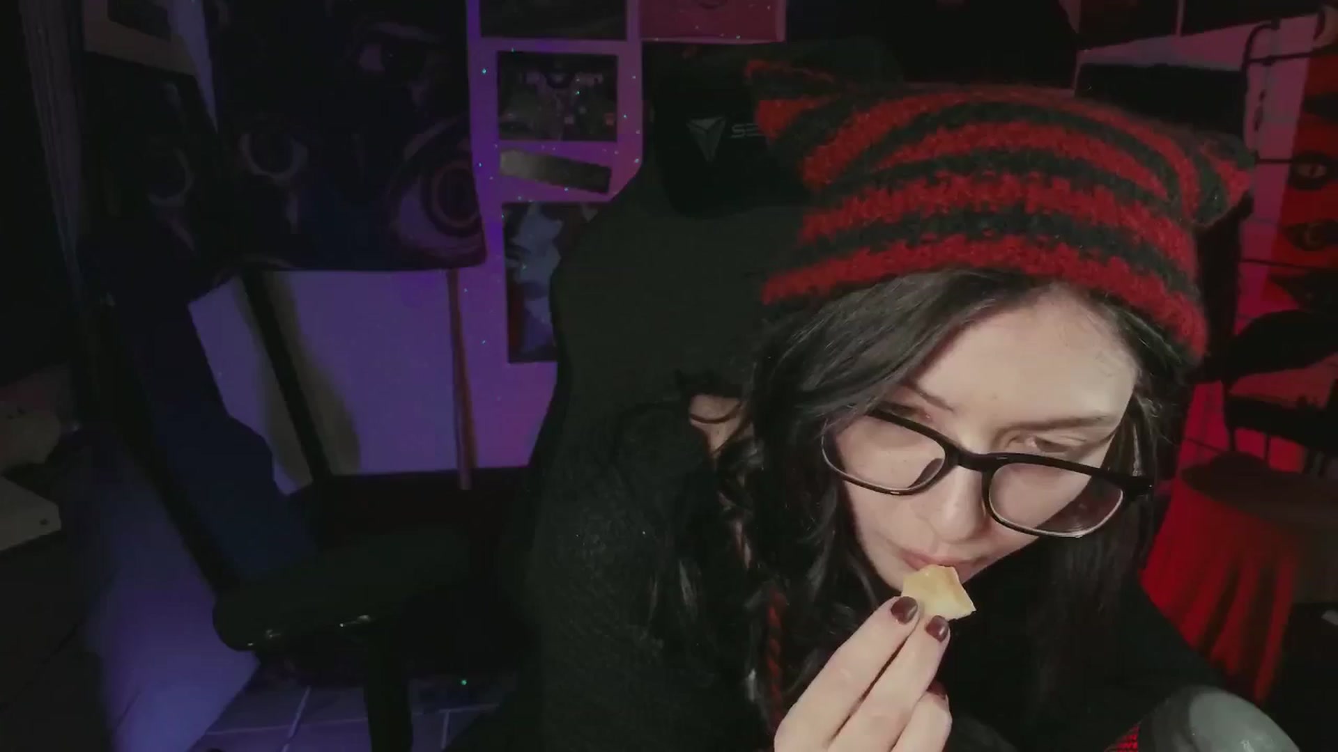 Gallery image thumbnail from RoomToAvoid's myfreecams stream on, 07/22/2024, 03:06 image 3 of 20