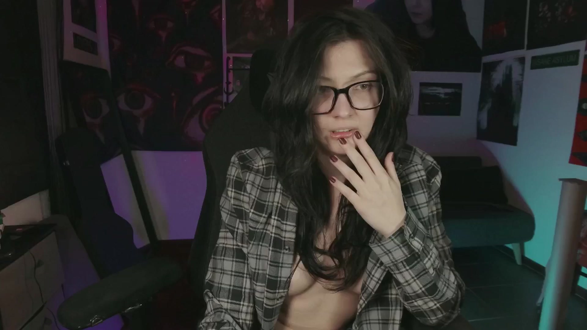 Gallery image thumbnail from RoomToAvoid's myfreecams stream on, 07/24/2024, 06:22 image 16 of 20
