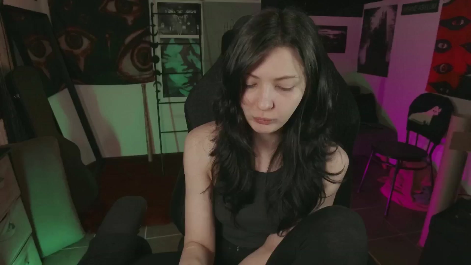 Gallery image thumbnail from RoomToAvoid's myfreecams stream on, 07/28/2024, 05:33 image 6 of 20