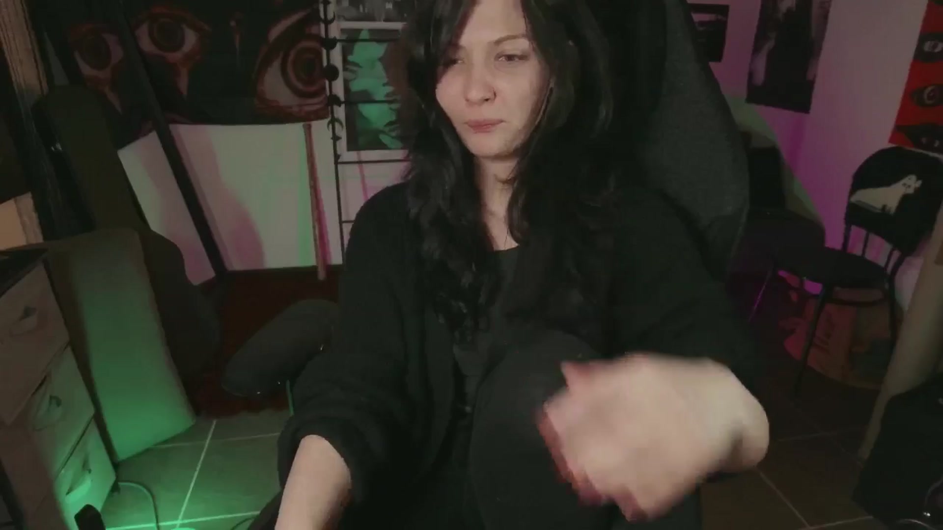 Gallery image thumbnail from RoomToAvoid's myfreecams stream on, 07/28/2024, 05:33 image 16 of 20