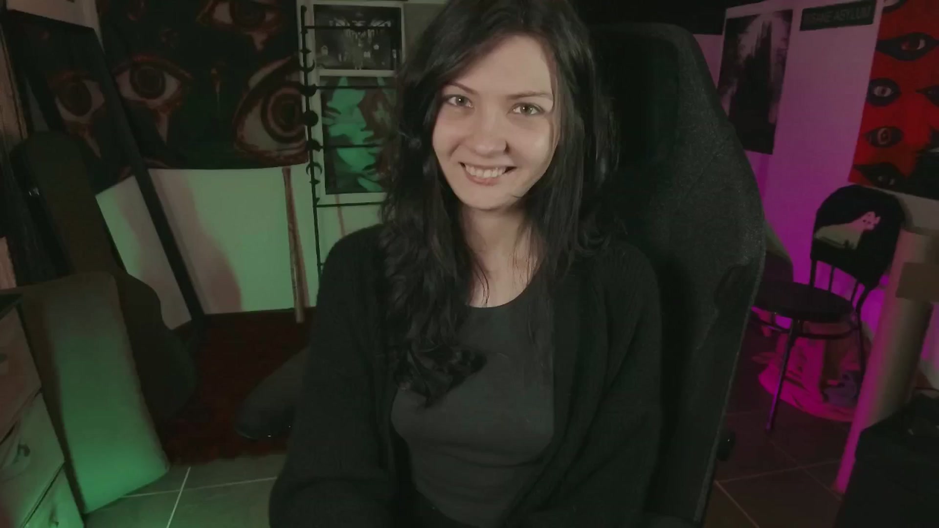 Gallery image thumbnail from RoomToAvoid's myfreecams stream on, 07/28/2024, 05:33 image 4 of 20