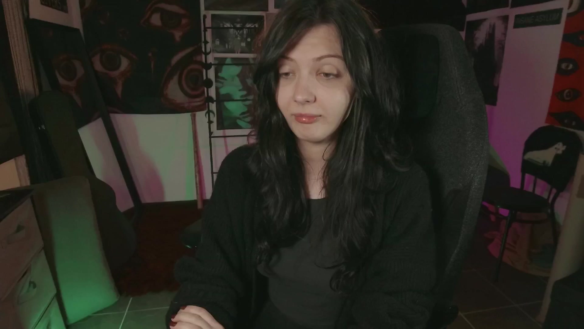 Gallery image thumbnail from RoomToAvoid's myfreecams stream on, 07/28/2024, 05:33 image 12 of 20