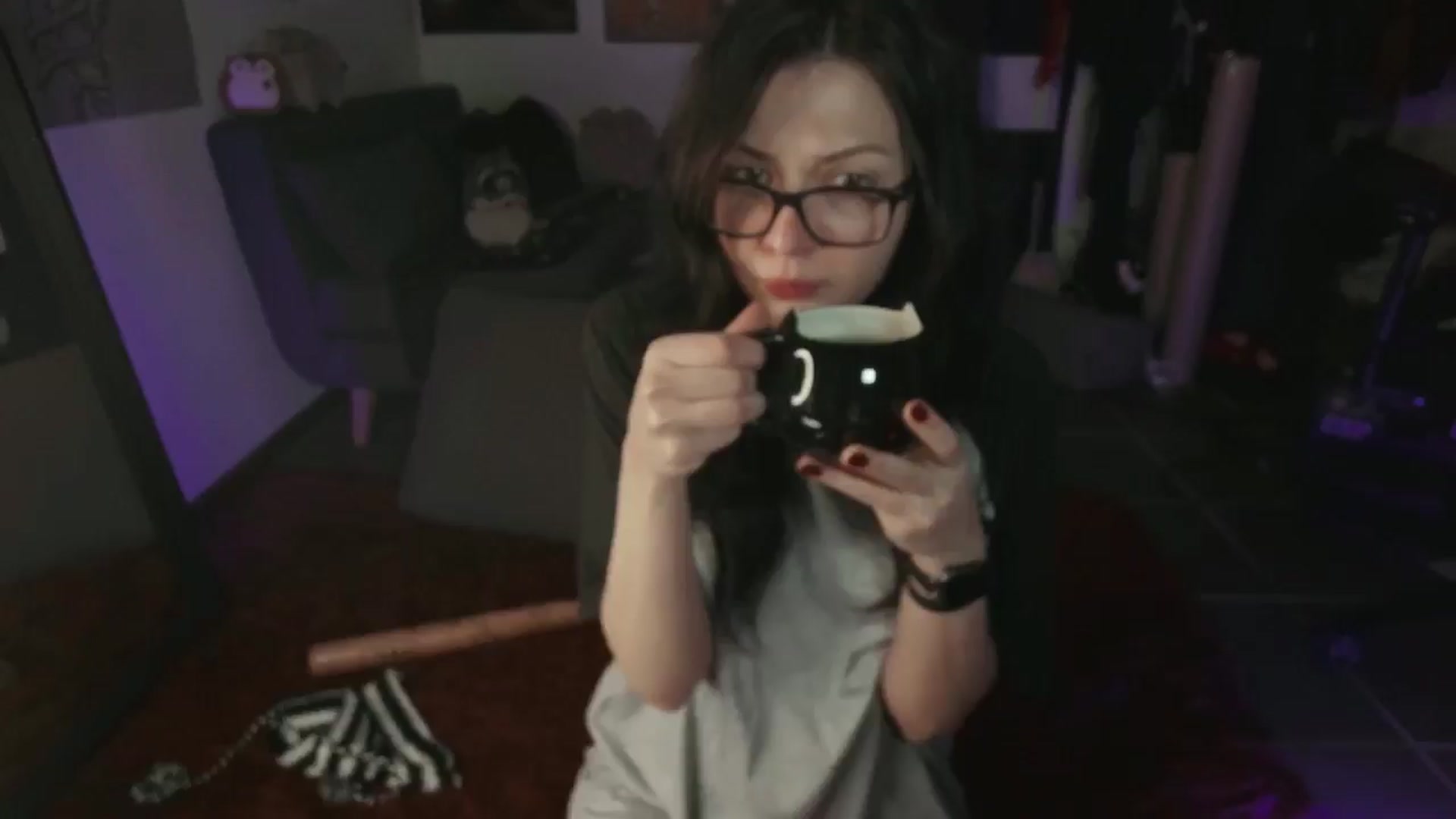 Gallery image thumbnail from RoomToAvoid's myfreecams stream on, 07/31/2024, 03:27 image 4 of 20