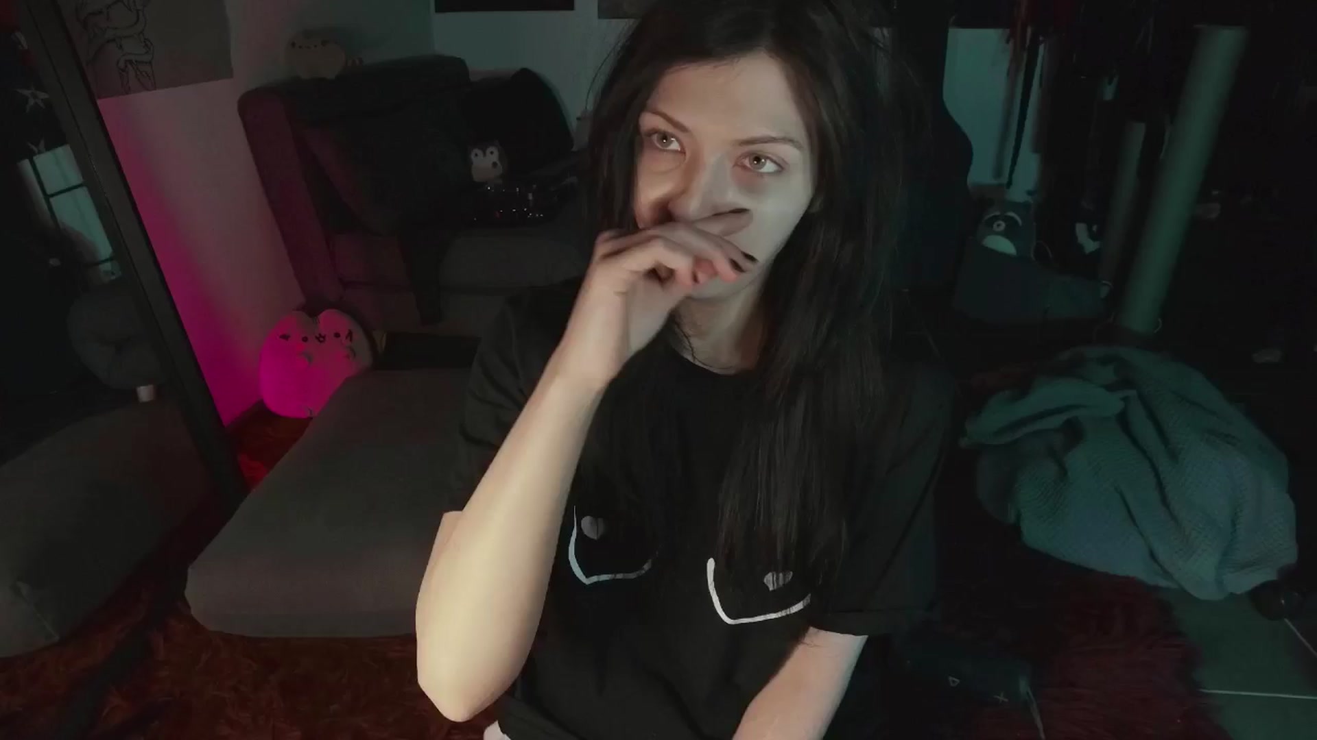Gallery image thumbnail from RoomToAvoid's myfreecams stream on, 08/03/2024, 23:19 image 4 of 20