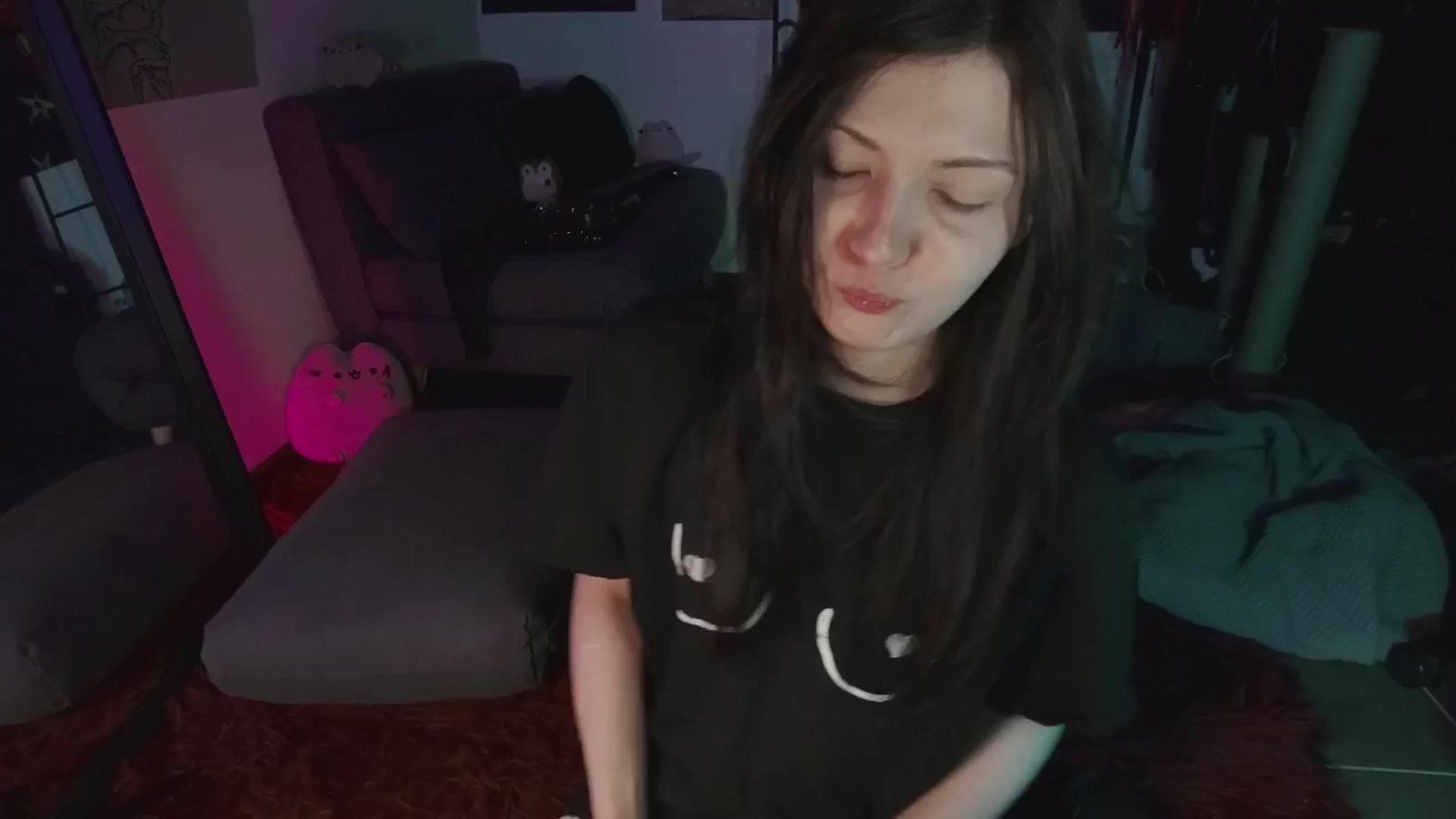 Gallery image thumbnail from RoomToAvoid's myfreecams stream on, 08/03/2024, 23:19 image 20 of 20