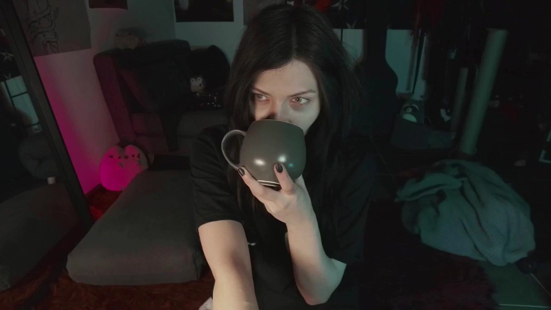 Gallery image thumbnail from RoomToAvoid's myfreecams stream on, 08/03/2024, 23:19 image 2 of 20