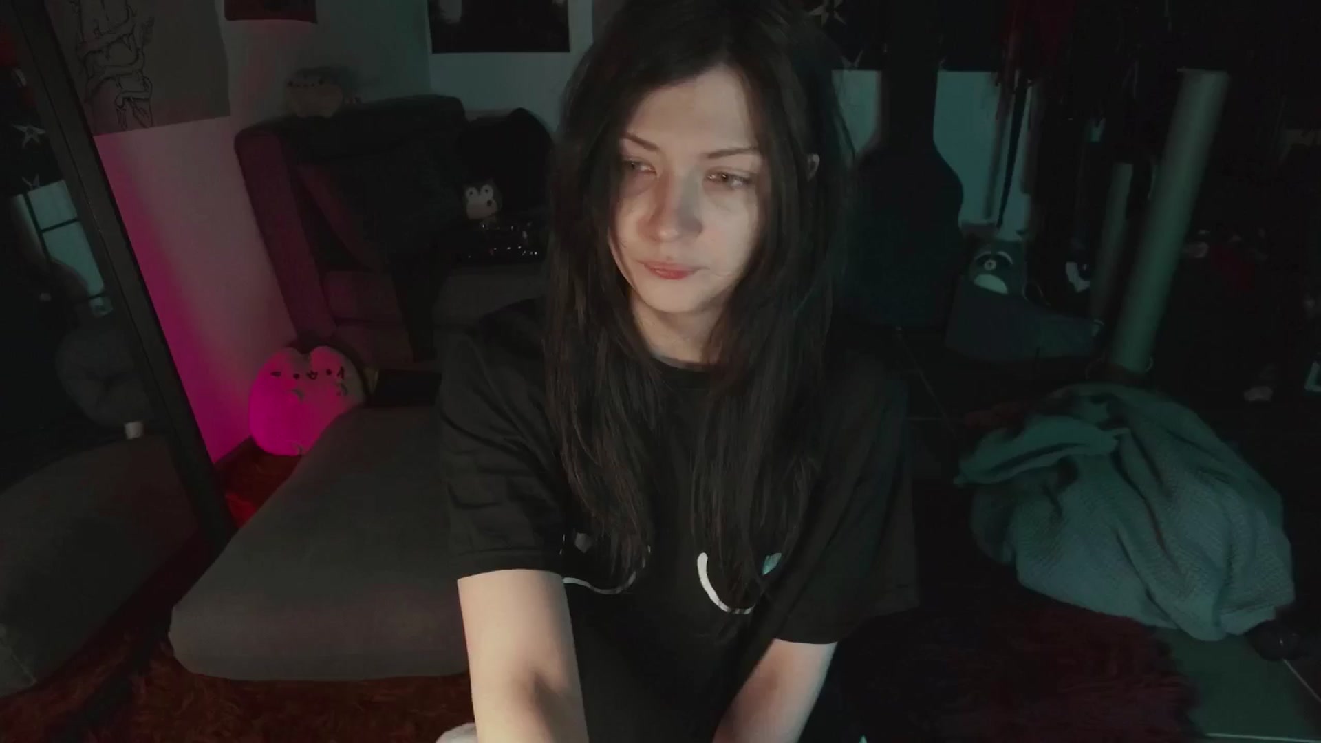 Gallery image thumbnail from RoomToAvoid's myfreecams stream on, 08/03/2024, 23:19 image 1 of 20