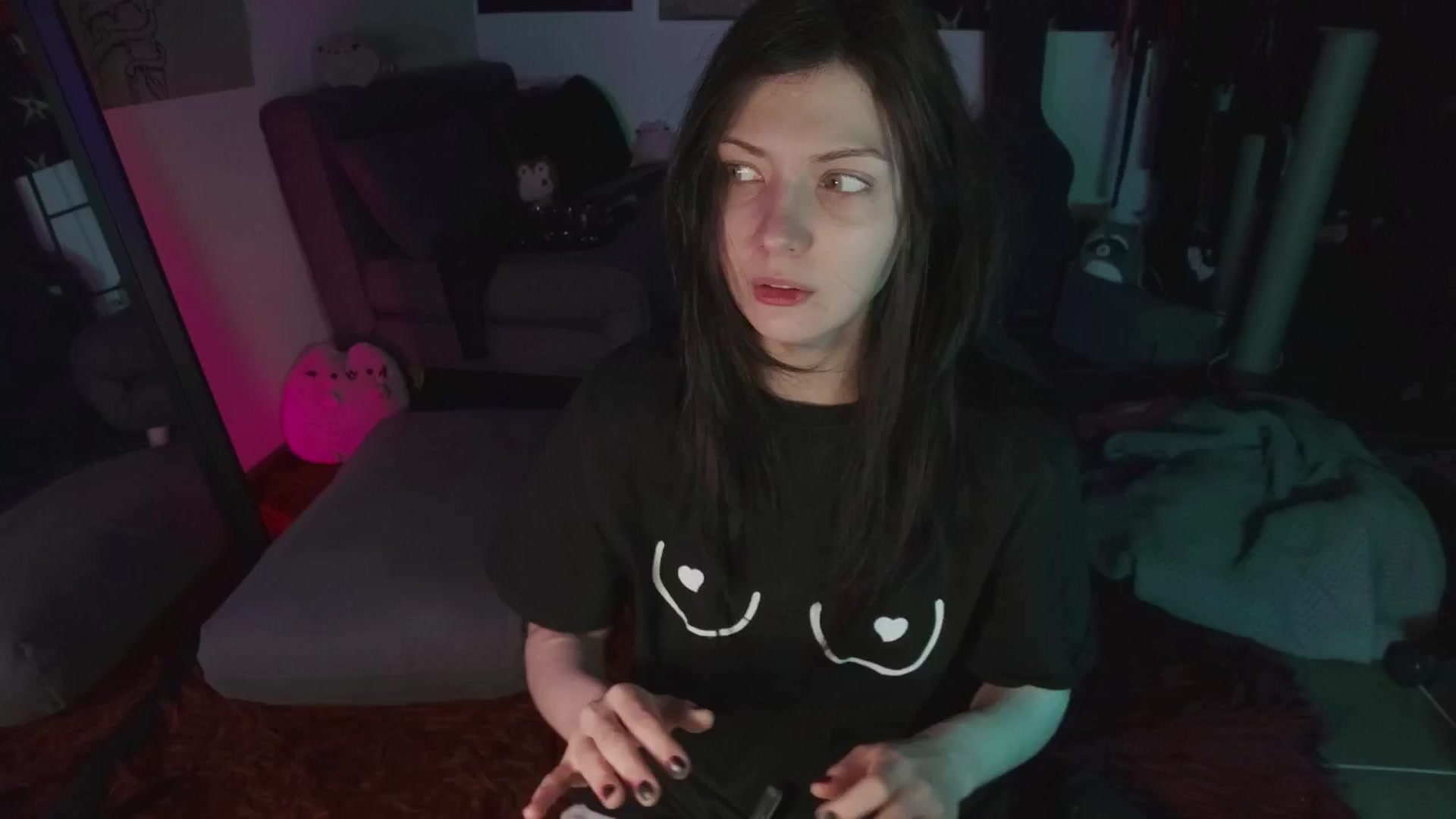 Gallery image thumbnail from RoomToAvoid's myfreecams stream on, 08/03/2024, 23:19 image 19 of 20