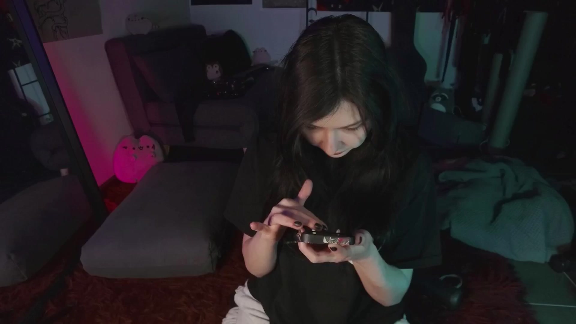 Gallery image thumbnail from RoomToAvoid's myfreecams stream on, 08/04/2024, 05:25 image 1 of 20