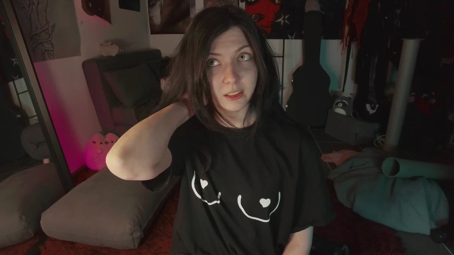 Gallery image thumbnail from RoomToAvoid's myfreecams stream on, 08/04/2024, 06:24 image 5 of 20
