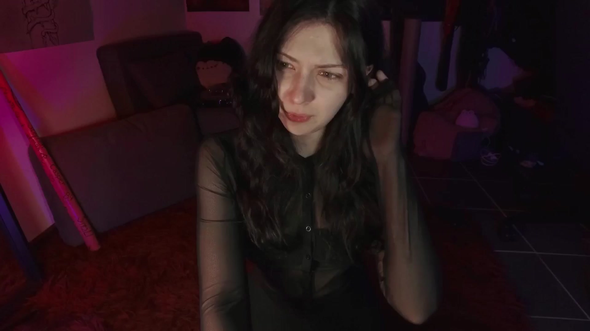 Gallery image thumbnail from RoomToAvoid's myfreecams stream on, 08/06/2024, 06:19 image 2 of 20