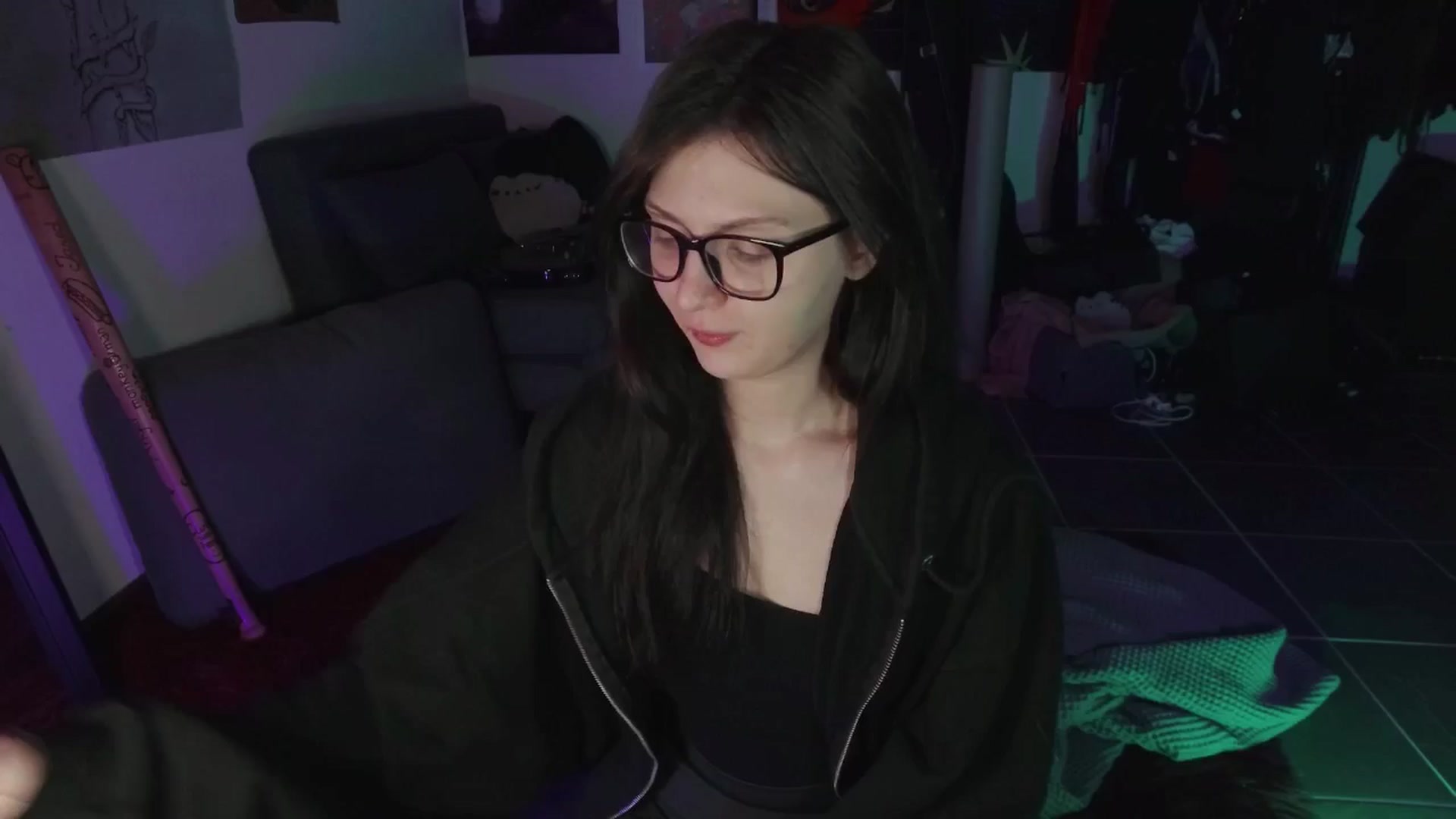 Gallery image thumbnail from RoomToAvoid's myfreecams stream on, 08/07/2024, 03:57 image 12 of 20