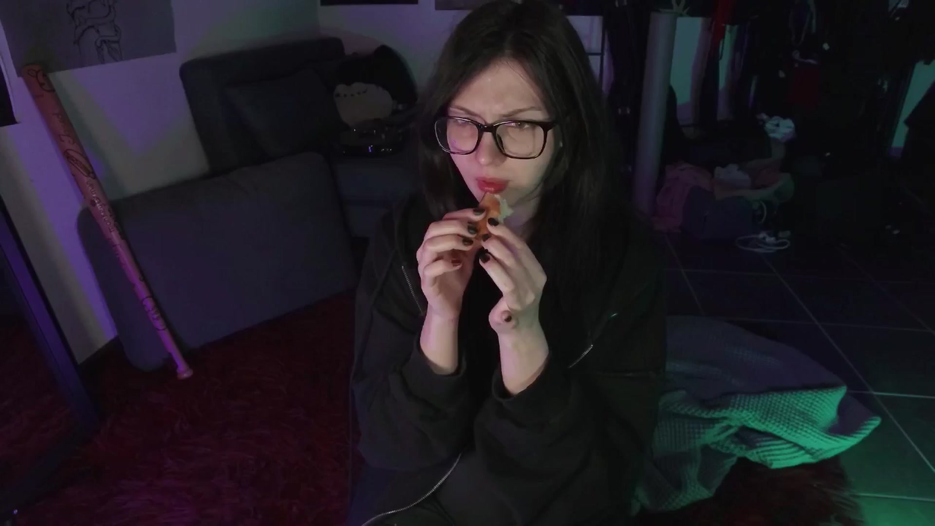 Gallery image thumbnail from RoomToAvoid's myfreecams stream on, 08/07/2024, 03:57 image 14 of 20