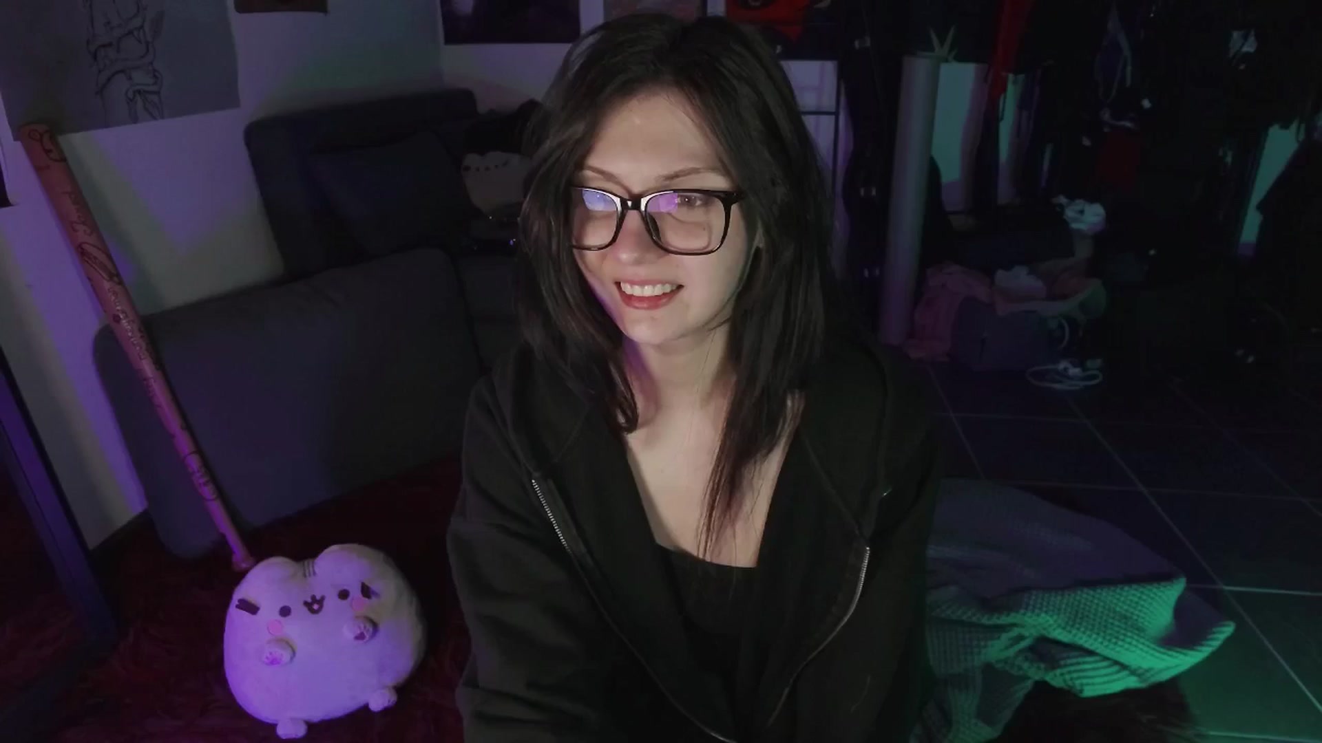 Gallery image thumbnail from RoomToAvoid's myfreecams stream on, 08/07/2024, 03:57 image 15 of 20