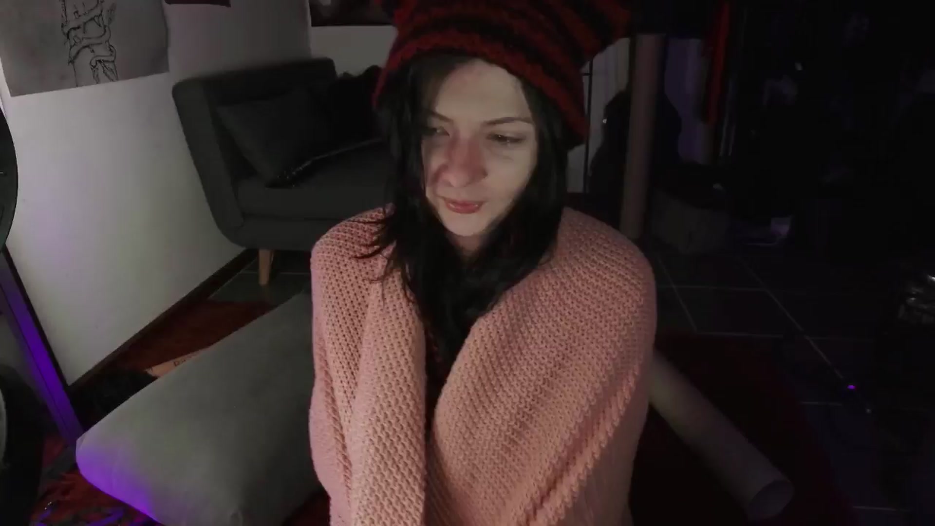 Gallery image thumbnail from RoomToAvoid's myfreecams stream on, 08/15/2024, 05:15 image 2 of 20