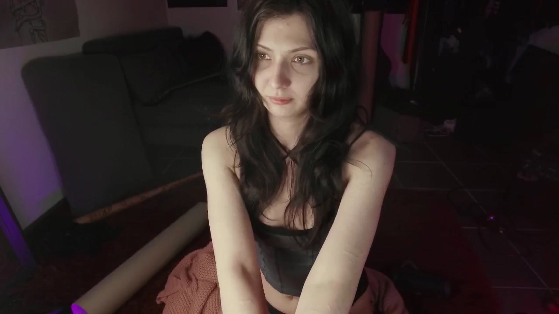Gallery image thumbnail from RoomToAvoid's myfreecams stream on, 08/15/2024, 08:36 image 16 of 20