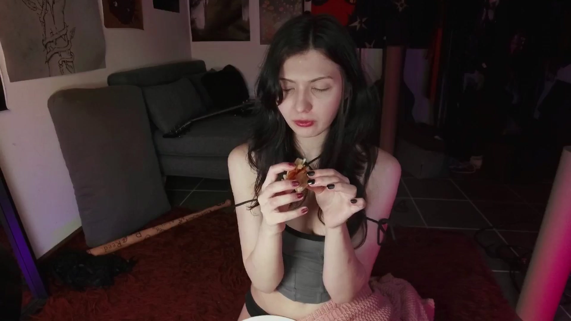 Gallery image thumbnail from RoomToAvoid's myfreecams stream on, 08/15/2024, 08:36 image 4 of 20