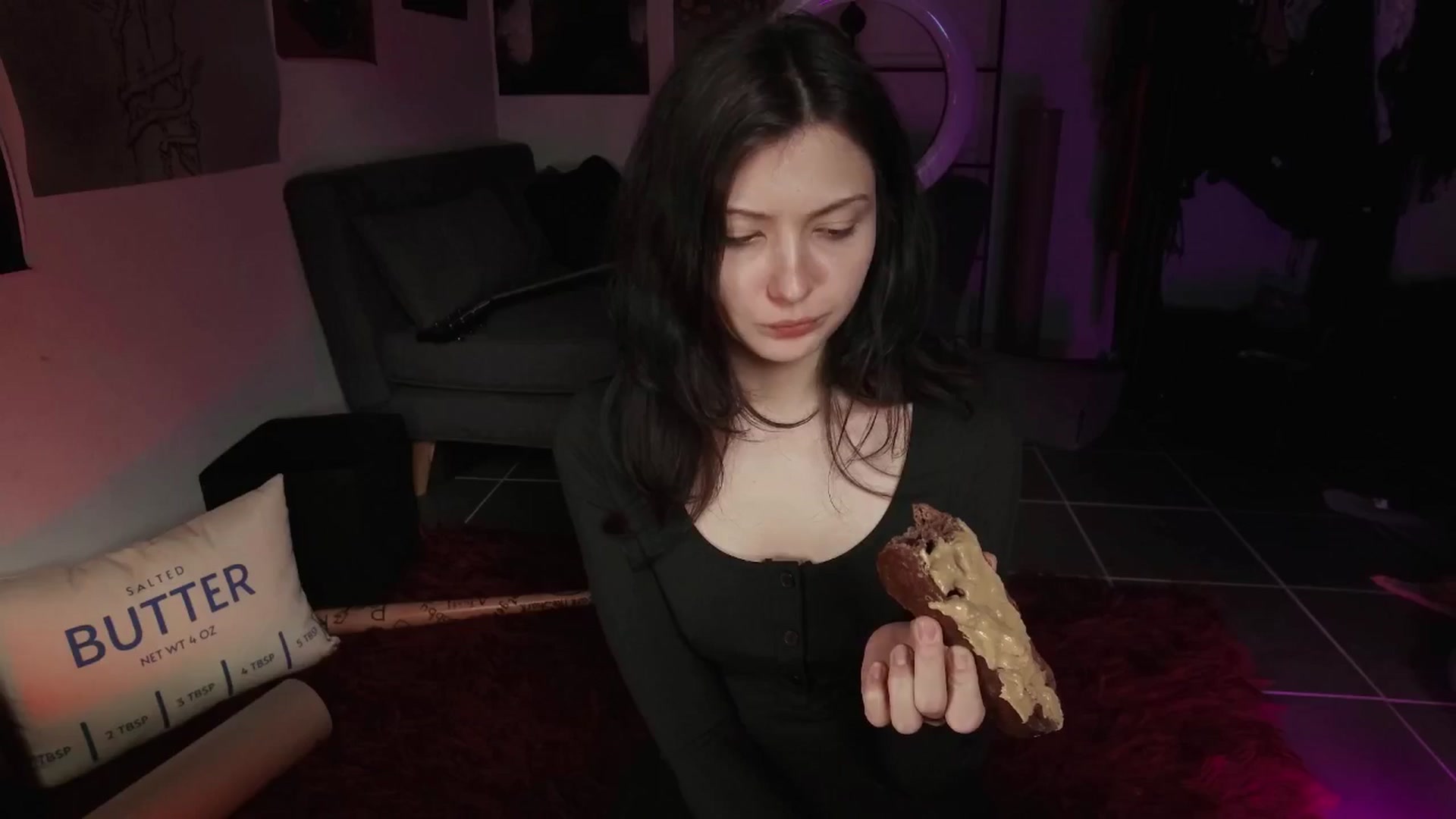 Gallery image thumbnail from RoomToAvoid's myfreecams stream on, 08/21/2024, 01:59 image 13 of 20