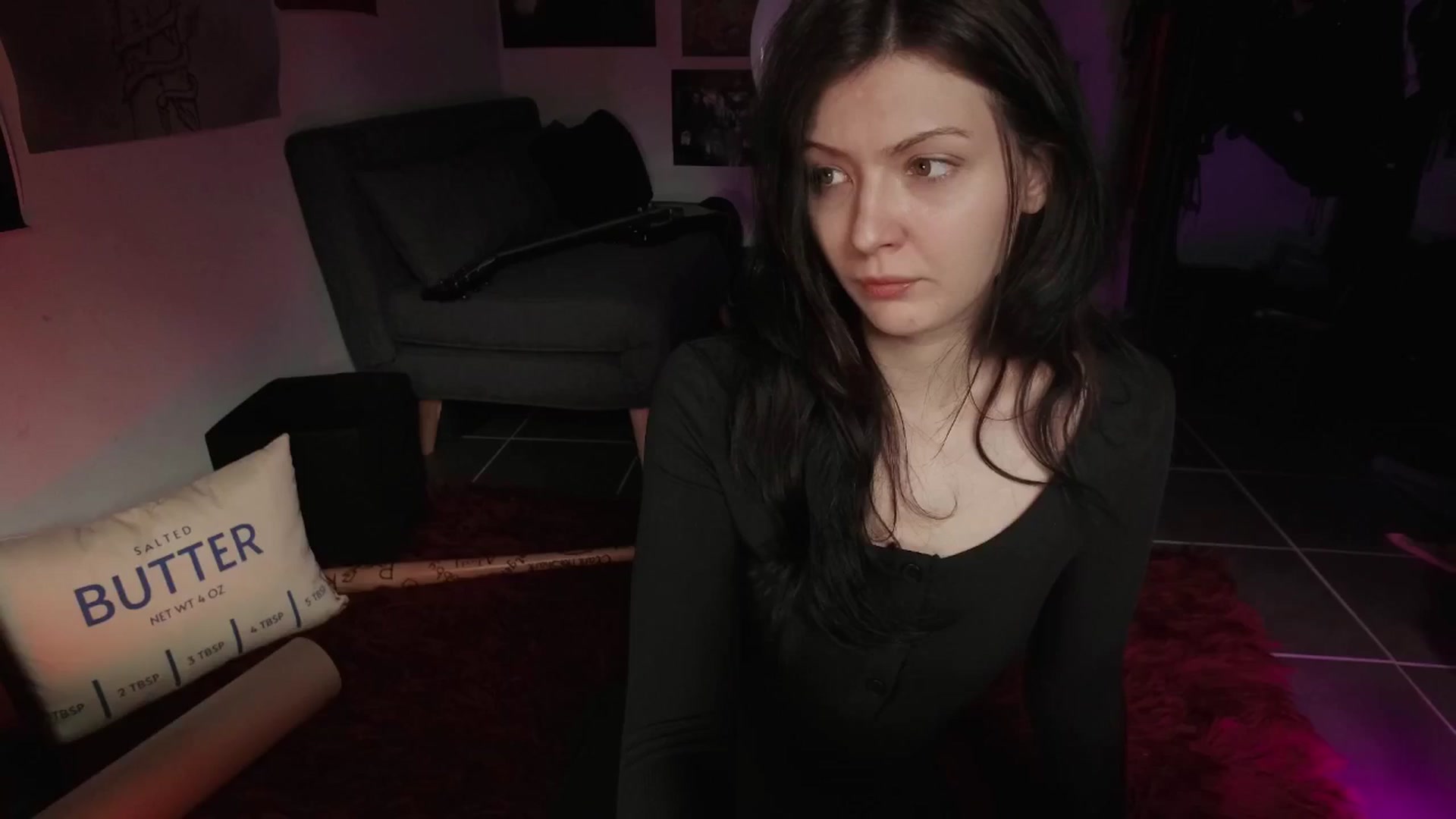 Gallery image thumbnail from RoomToAvoid's myfreecams stream on, 08/21/2024, 01:59 image 7 of 20