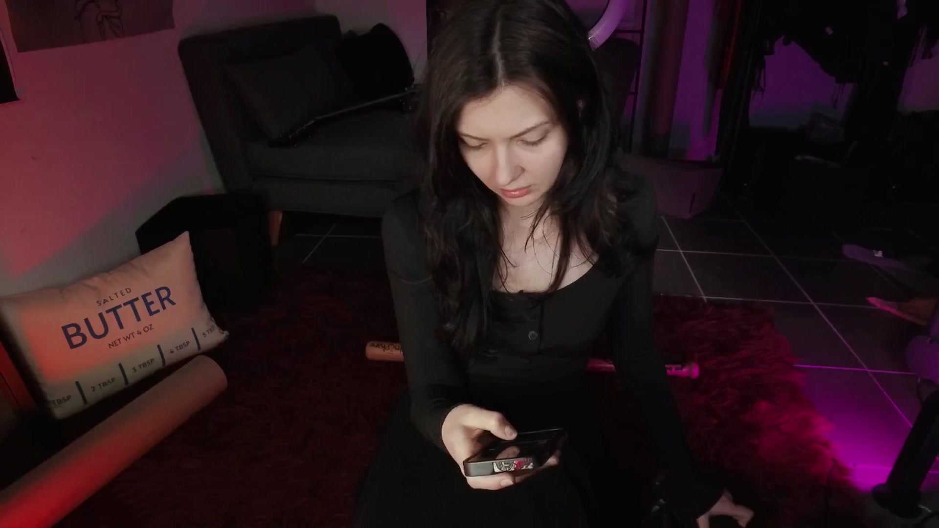Gallery image thumbnail from RoomToAvoid's myfreecams stream on, 08/21/2024, 02:33 image 11 of 20