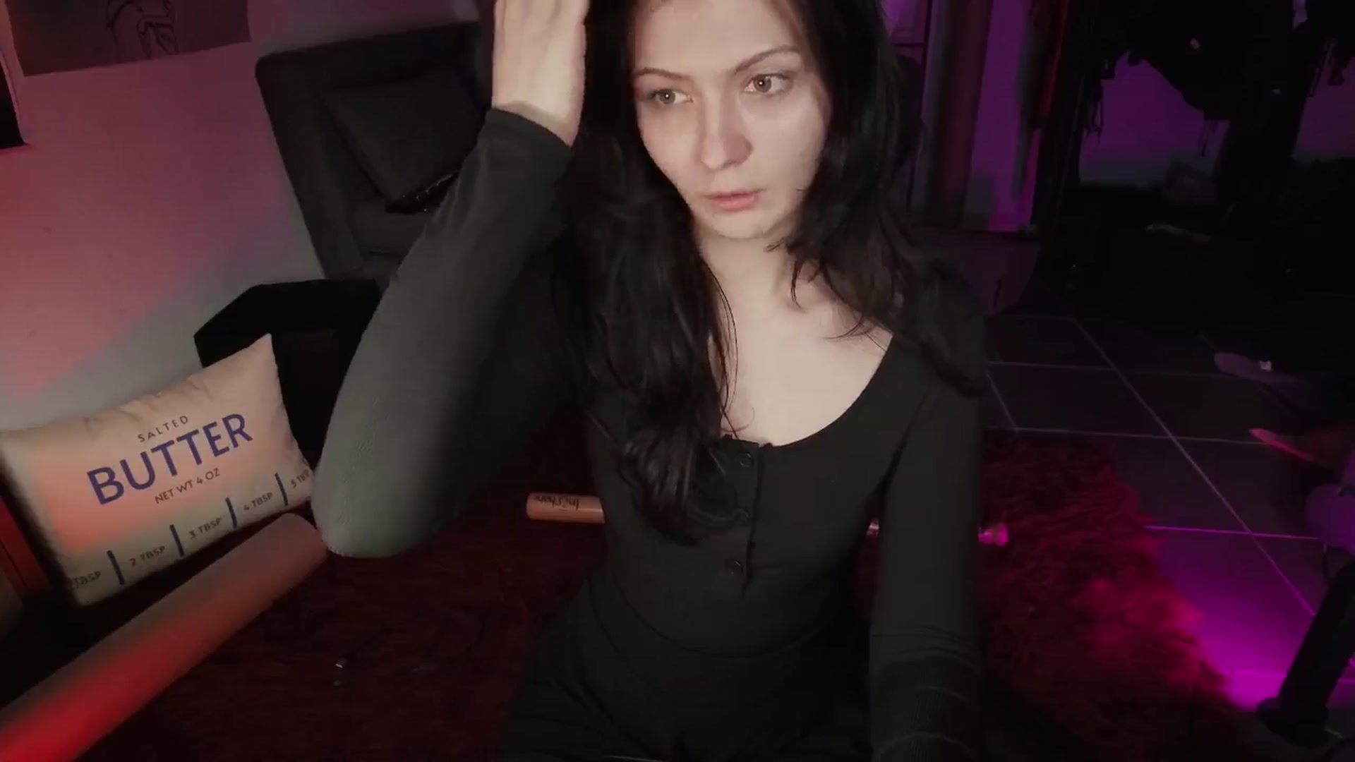 Gallery image thumbnail from RoomToAvoid's myfreecams stream on, 08/21/2024, 02:33 image 16 of 20