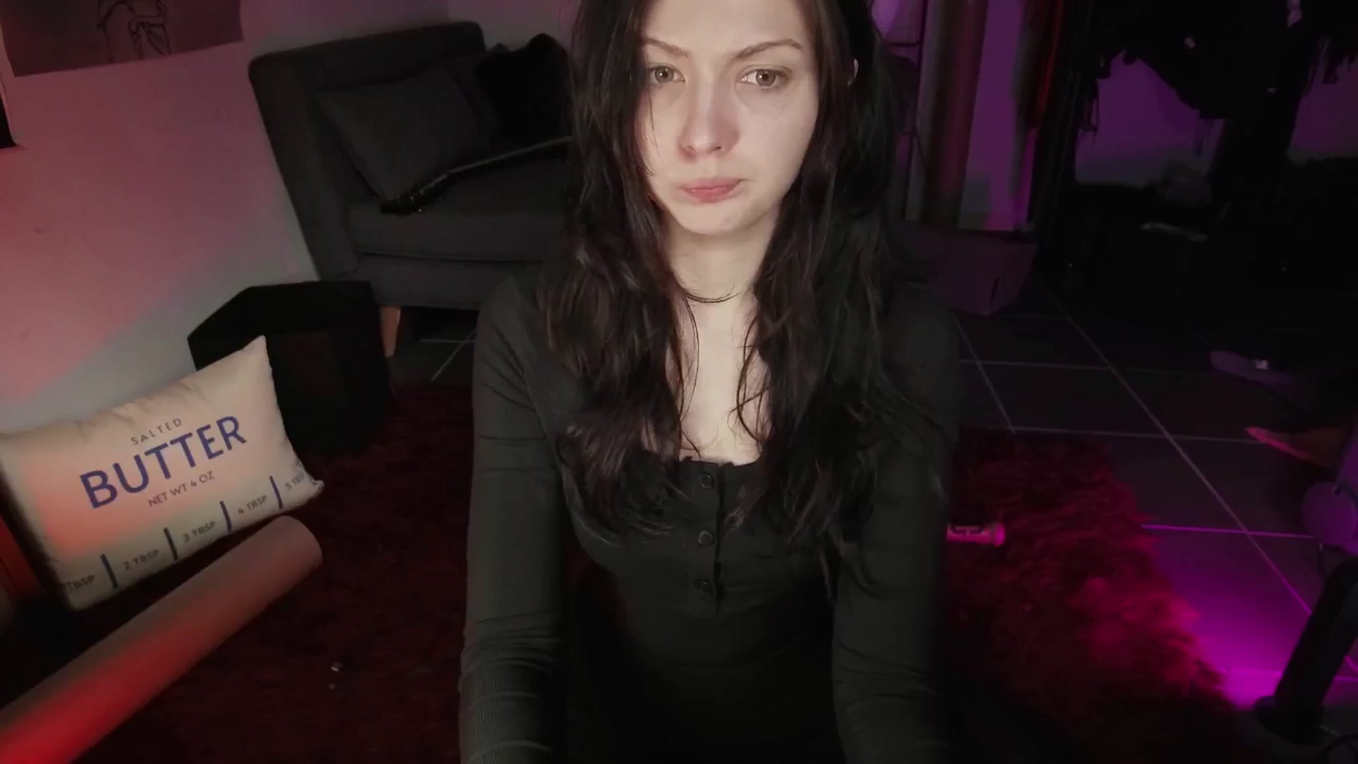 Gallery image thumbnail from RoomToAvoid's myfreecams stream on, 08/21/2024, 02:33 image 17 of 20