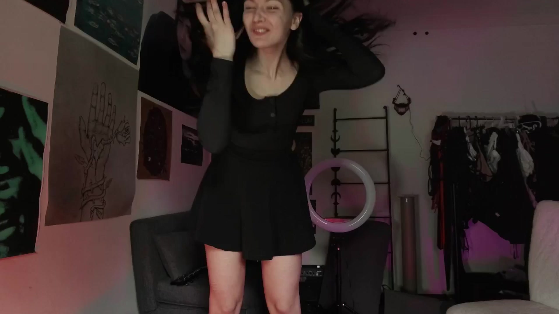 Gallery image thumbnail from RoomToAvoid's myfreecams stream on, 08/21/2024, 06:10 image 4 of 20