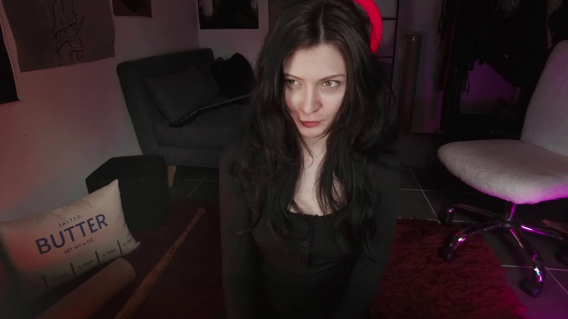 Gallery image thumbnail from RoomToAvoid's myfreecams stream on, 08/21/2024, 06:10 image 6 of 20