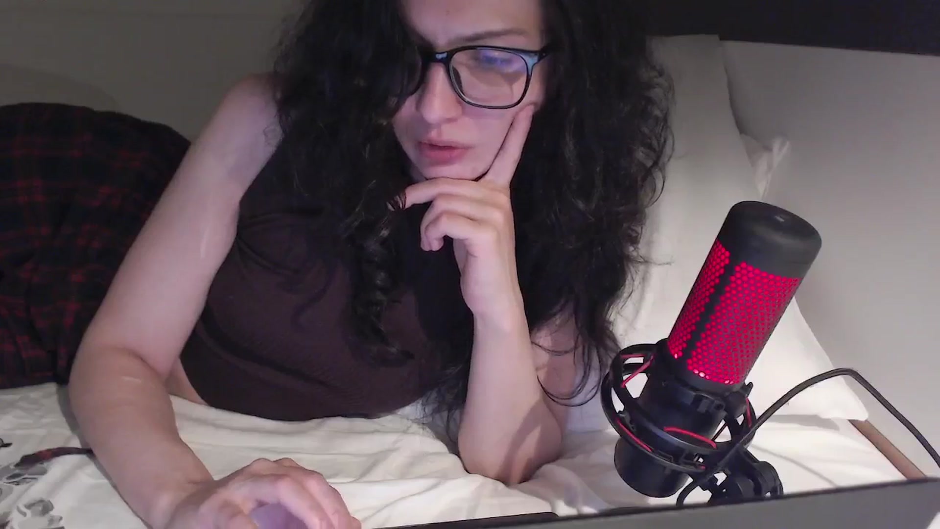 Gallery image thumbnail from RoomToAvoid's myfreecams stream on, 08/29/2024, 18:35 image 18 of 20