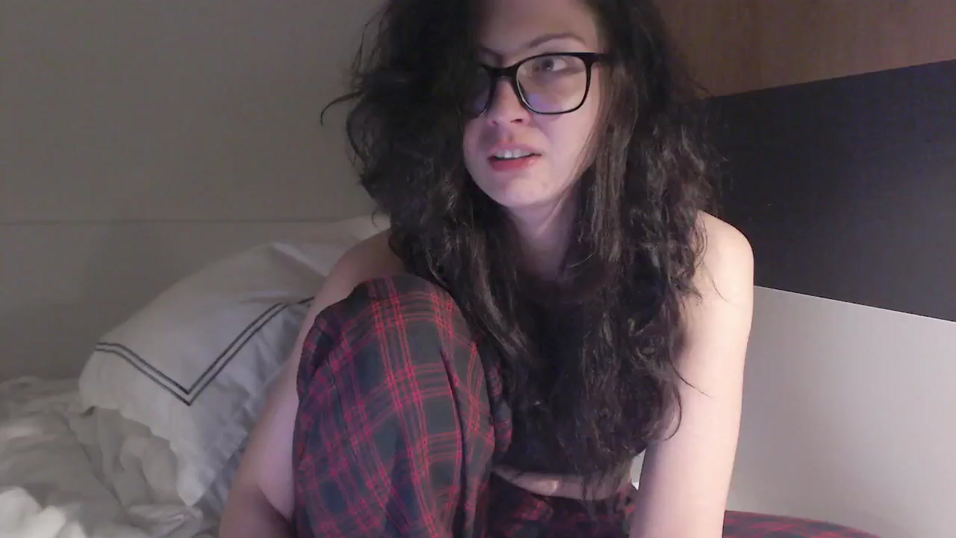 Gallery image thumbnail from RoomToAvoid's myfreecams stream on, 08/29/2024, 18:35 image 2 of 20
