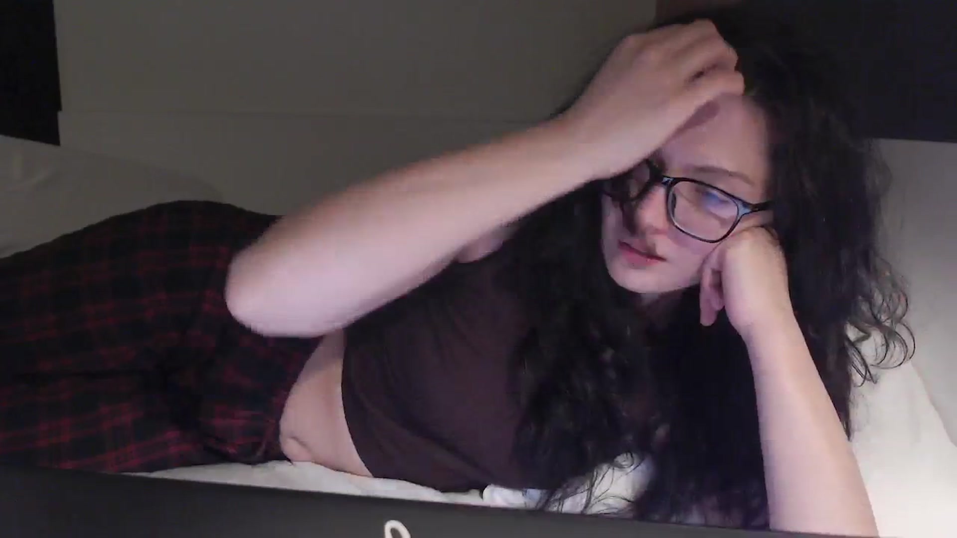 Gallery image thumbnail from RoomToAvoid's myfreecams stream on, 08/29/2024, 18:35 image 13 of 20