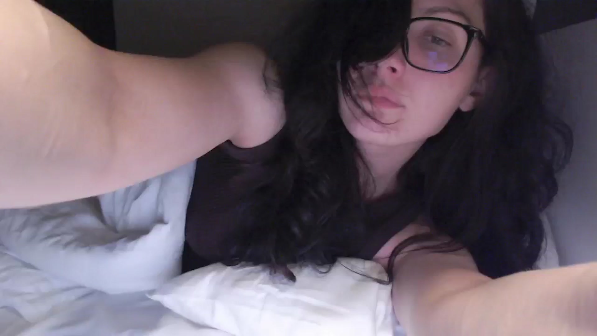 Gallery image thumbnail from RoomToAvoid's myfreecams stream on, 08/29/2024, 19:24 image 3 of 20