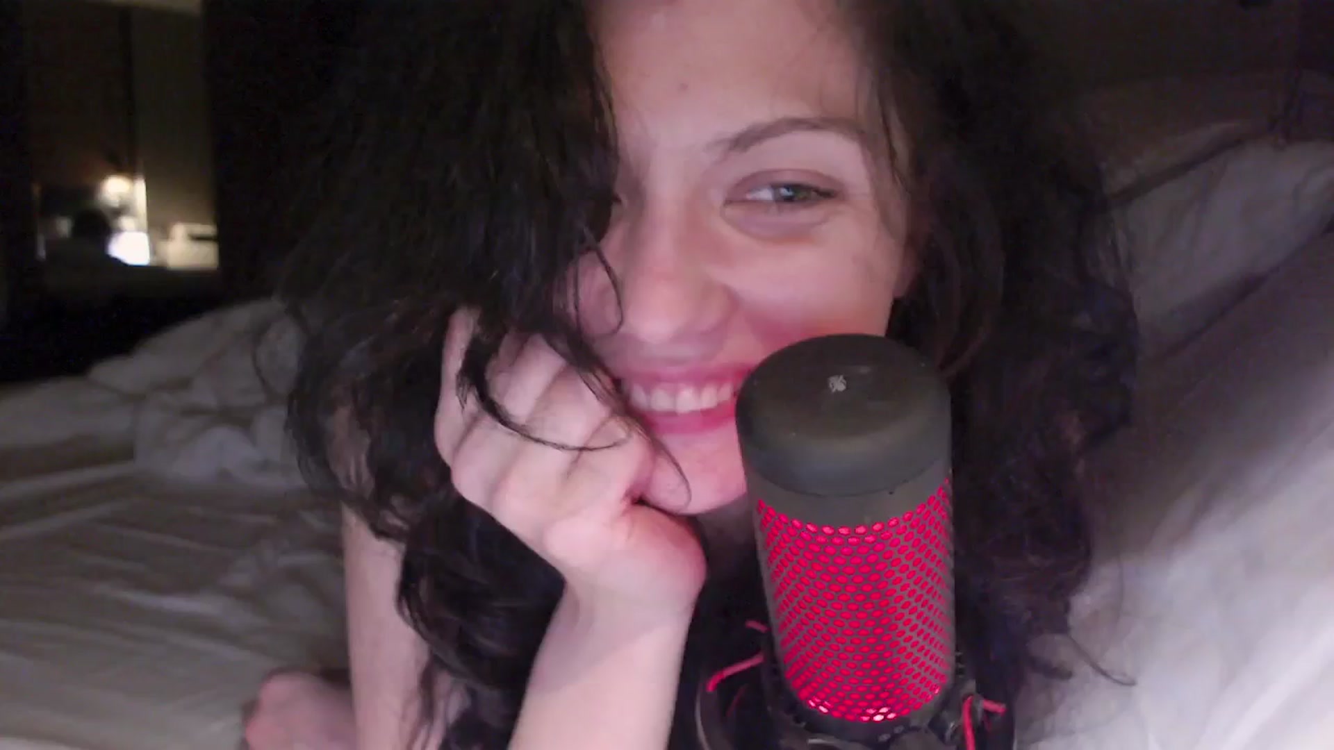 Gallery image thumbnail from RoomToAvoid's myfreecams stream on, 08/29/2024, 19:24 image 17 of 20