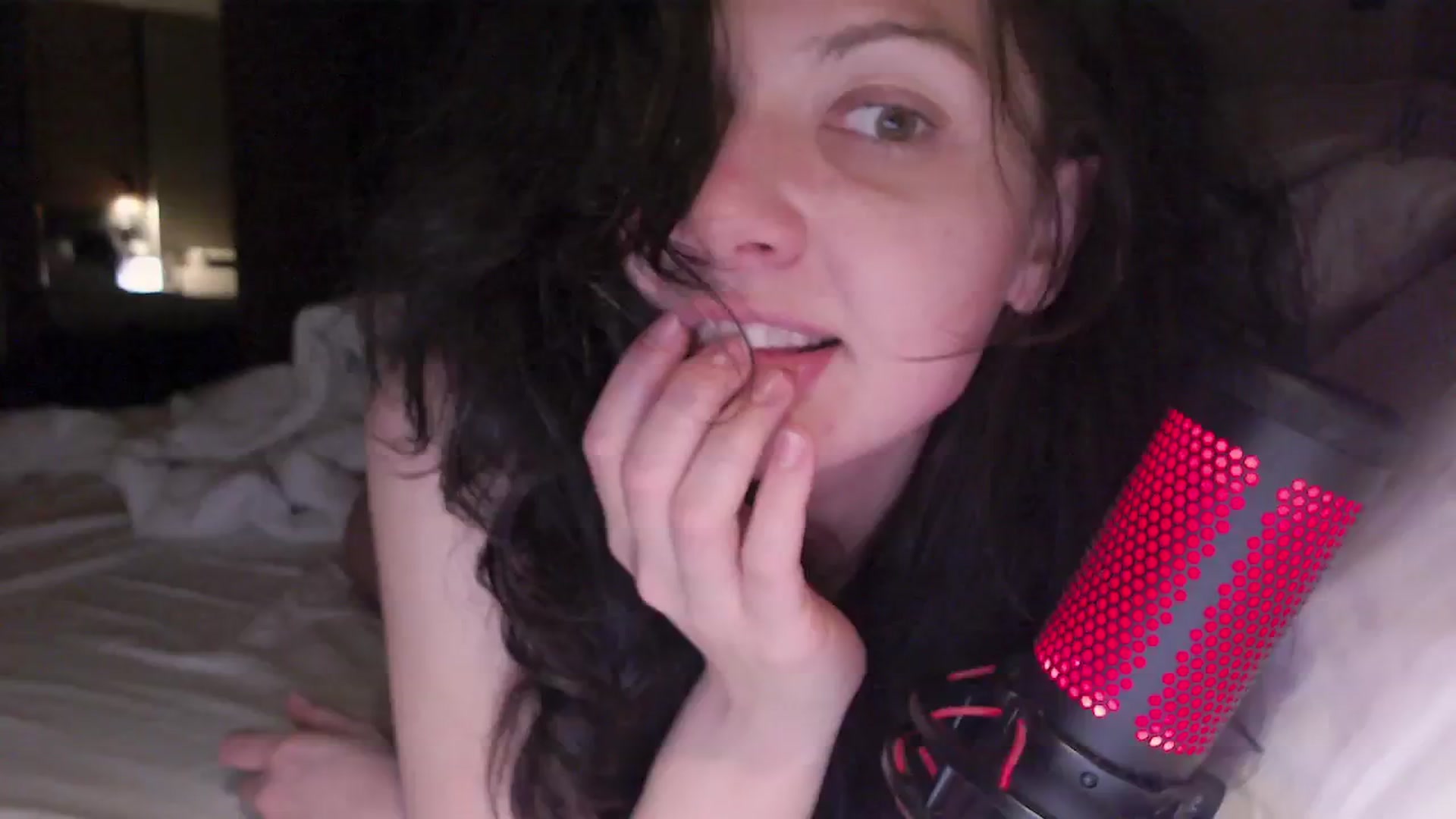 Gallery image thumbnail from RoomToAvoid's myfreecams stream on, 08/29/2024, 19:24 image 15 of 20