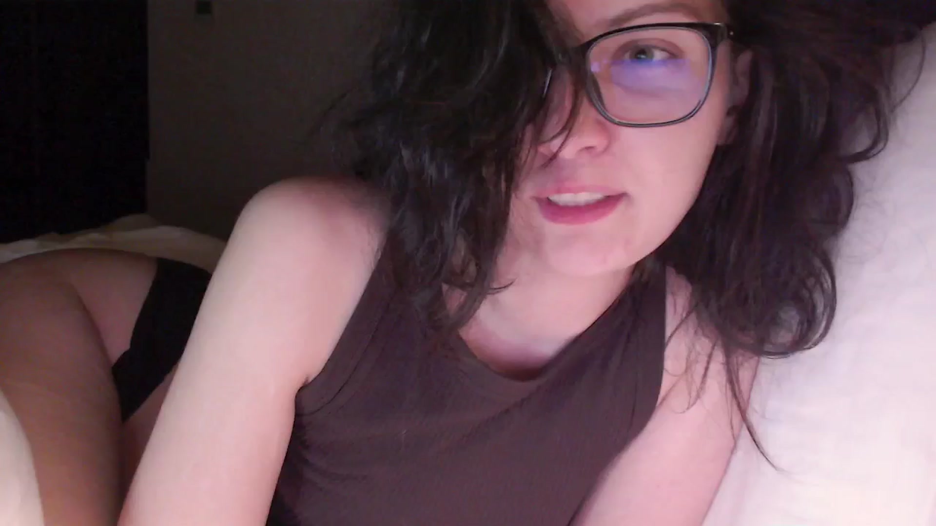Gallery image thumbnail from RoomToAvoid's myfreecams stream on, 08/29/2024, 19:55 image 18 of 20