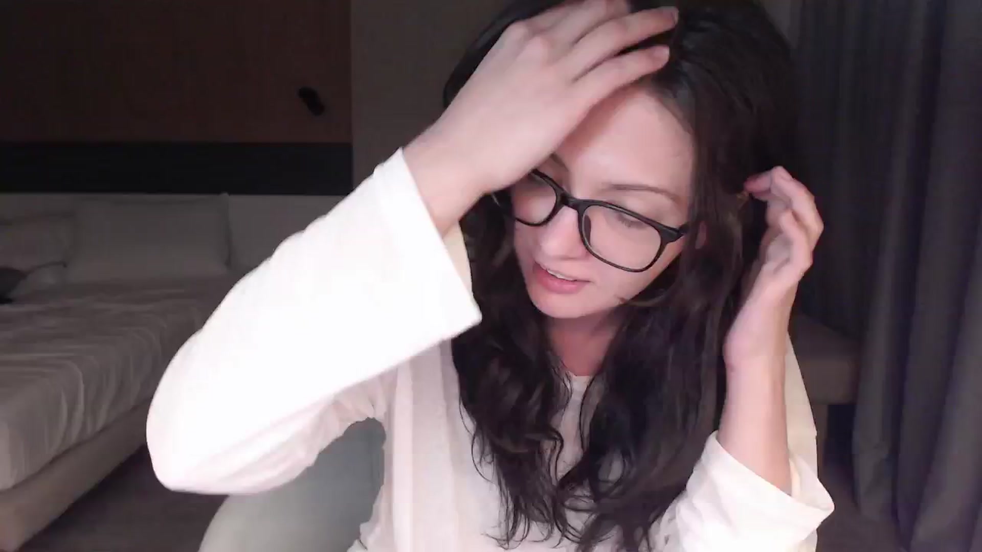Gallery image thumbnail from RoomToAvoid's myfreecams stream on, 08/31/2024, 16:31 image 6 of 20