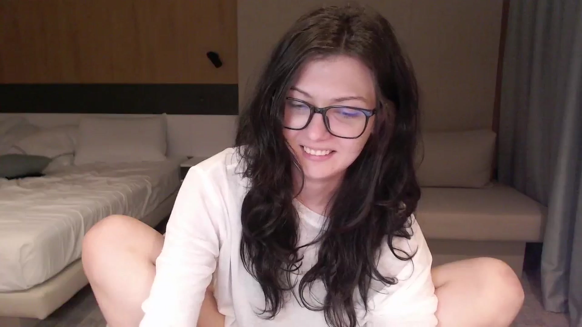 Gallery image thumbnail from RoomToAvoid's myfreecams stream on, 08/31/2024, 17:21 image 7 of 20