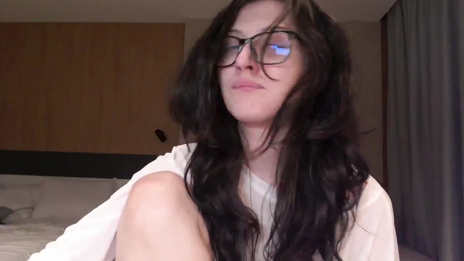 Gallery image thumbnail from RoomToAvoid's myfreecams stream on, 08/31/2024, 17:21 image 16 of 20