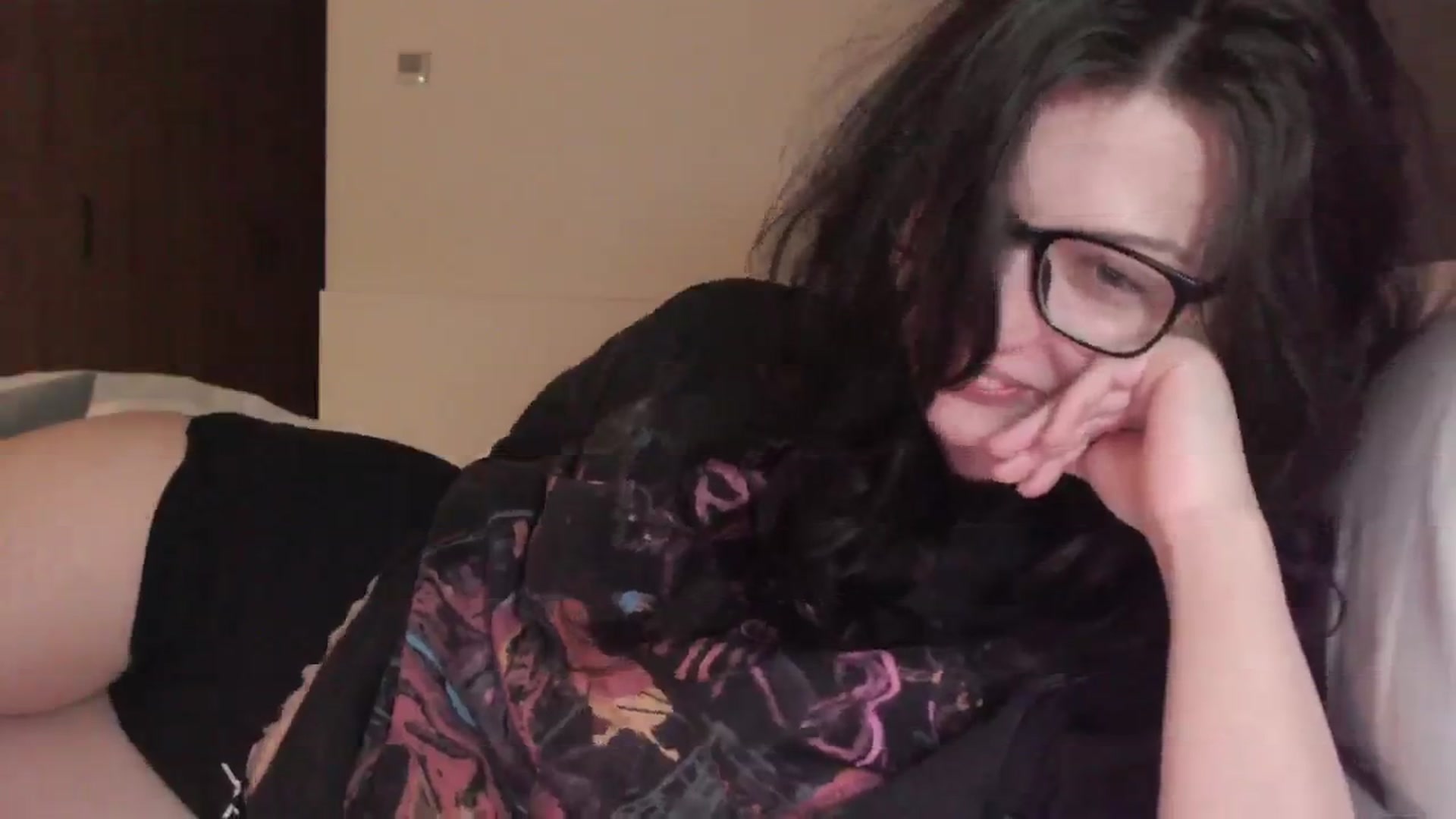 Gallery image thumbnail from RoomToAvoid's myfreecams stream on, 08/31/2024, 18:58 image 8 of 20