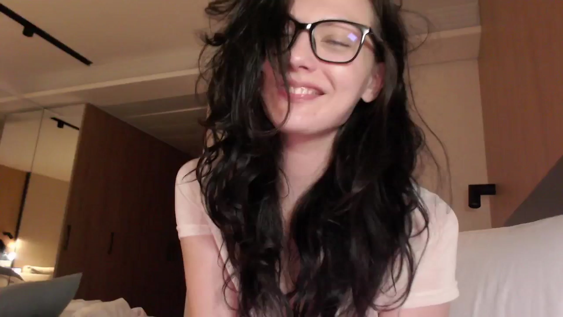 Gallery image thumbnail from RoomToAvoid's myfreecams stream on, 08/31/2024, 19:26 image 11 of 20
