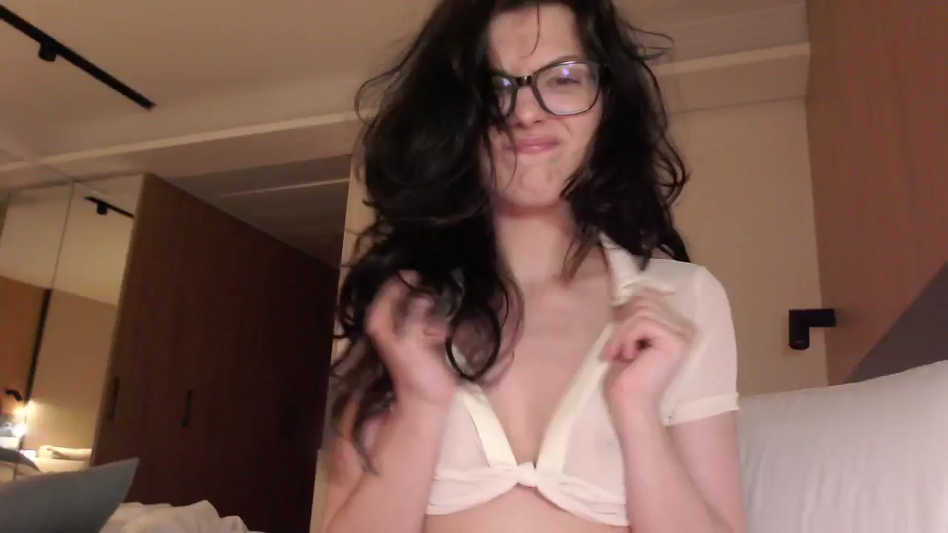 Gallery image thumbnail from RoomToAvoid's myfreecams stream on, 08/31/2024, 19:26 image 7 of 20