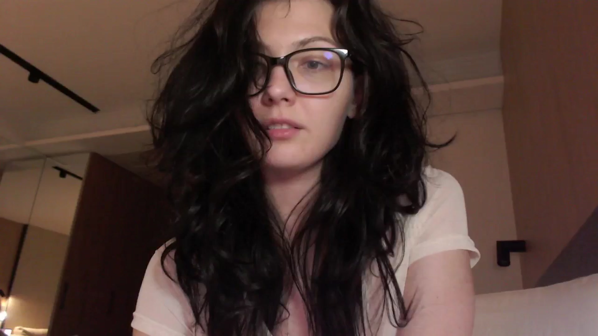 Gallery image thumbnail from RoomToAvoid's myfreecams stream on, 08/31/2024, 19:26 image 6 of 20